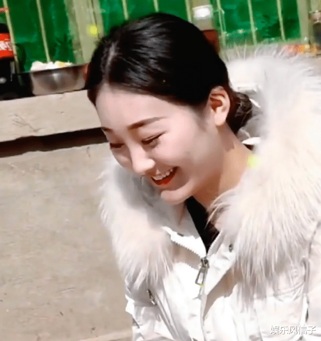 人世间|陈亚男被曝在家带孩子,表情温柔像变了个人,网友:成熟了