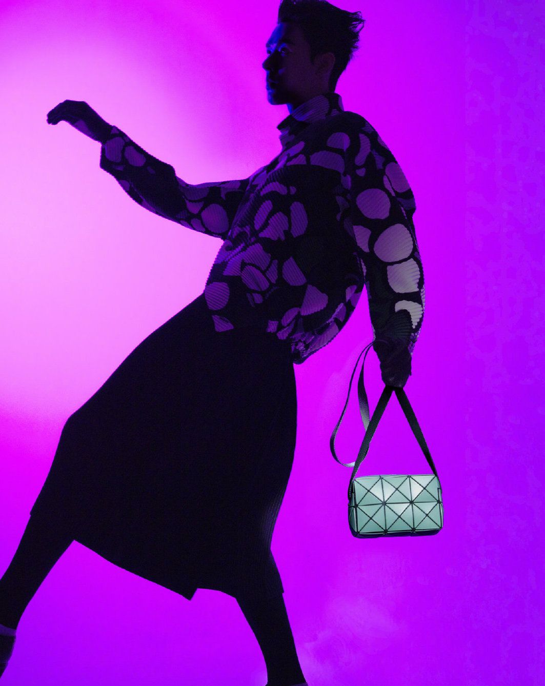 龚俊 龚俊怎么那么帅,梳着猫耳发型拍写真,举手投足之间尽显迷人气质