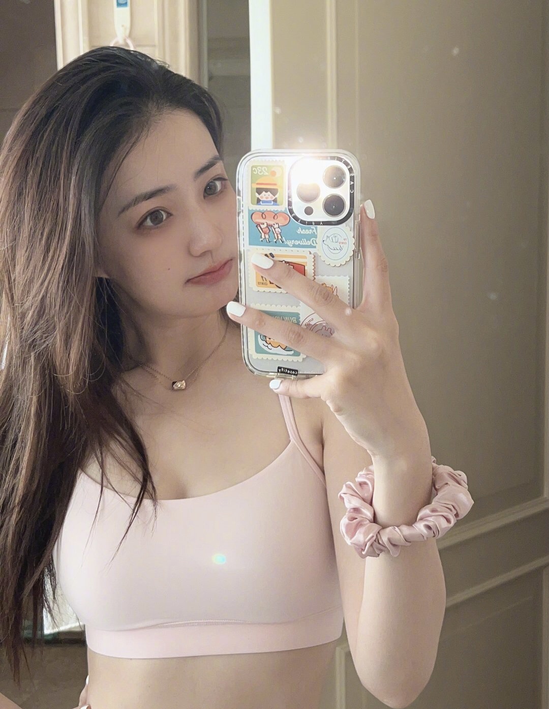 徐璐|徐璐中秋普拉提忙运动,网友:运动不扎头发是个狠人,摆拍吧