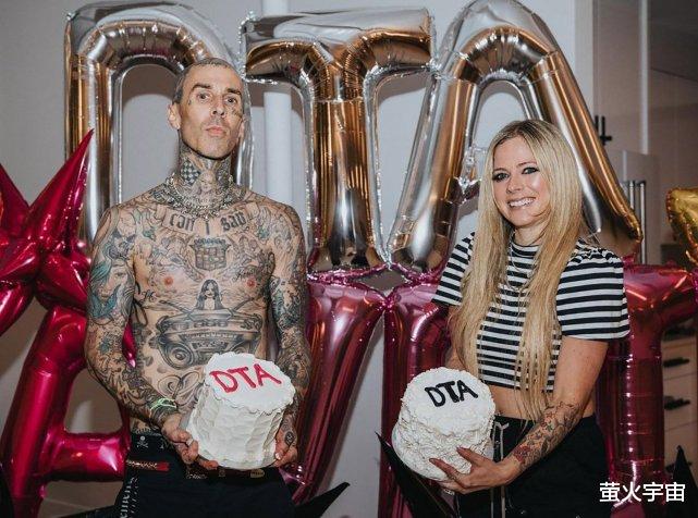 艾薇儿|37岁艾薇儿重返舞台,摇滚少女范儿活力依旧,只是柳腰变粗了