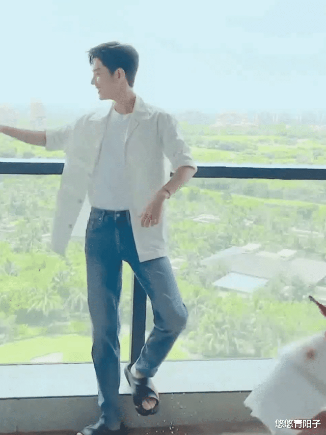 肖战|粉丝日常偶遇肖战，商业价值太高，随处可见！