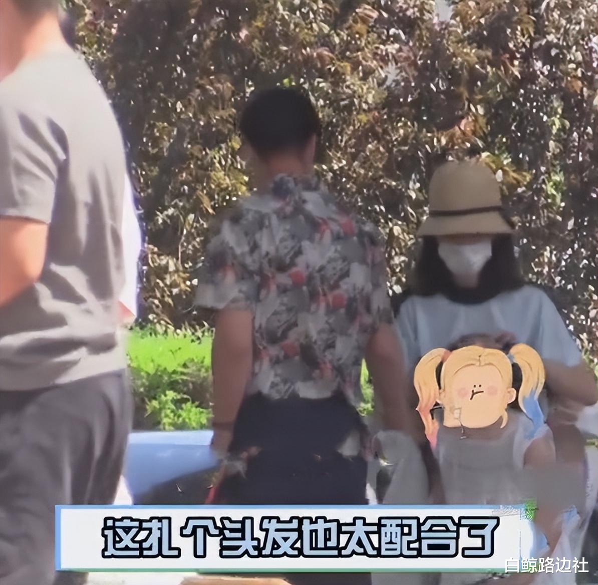 张亮|张亮开豪车携家人做核酸！前妻寇静牵着7岁女儿，离婚四年仍同住