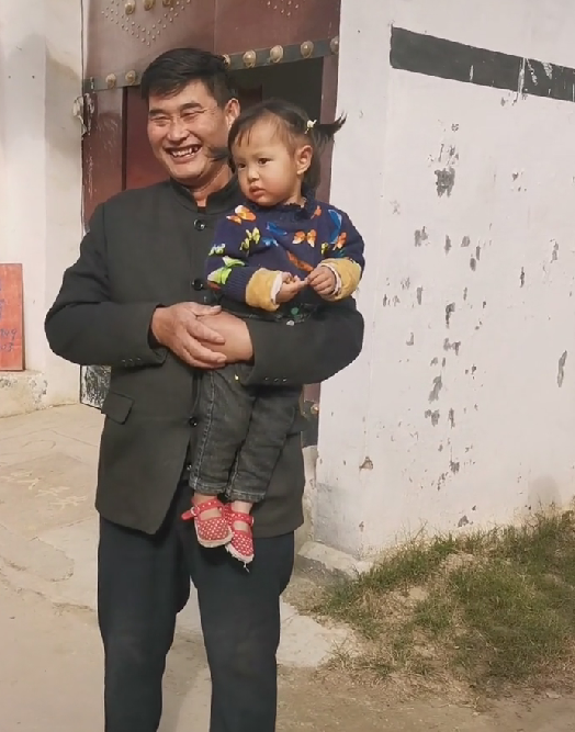 朱之文|大衣哥儿媳疑似怀孕，家人陪同去医院做孕检，网友：小伟开窍了！