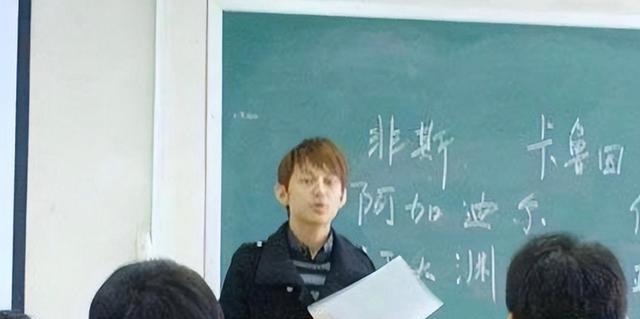 何炅|娱乐圈的人走茶凉，在48岁的何炅身上体现得“淋漓尽致”