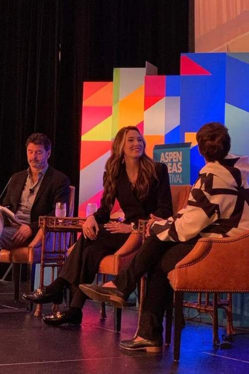 谷爱凌|坐其大腿，溜冰场公然亲吻！谷爱凌男友身份揭开，LV公子输得不冤