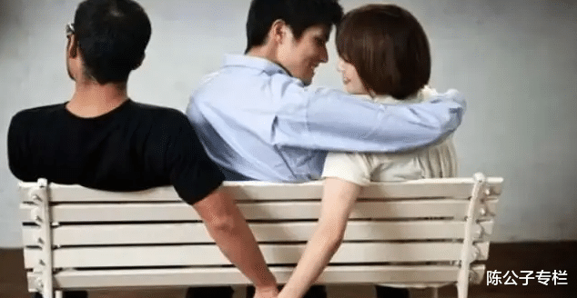回顾:4名女子在网上晒黑人男友,结果发现是“同款”!
