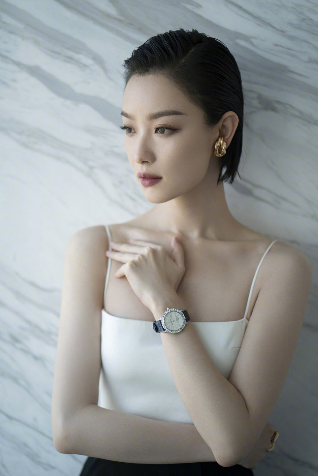 倪妮|倪妮这帅气又魅力妆容太让人心动了！清透白月！4个技巧，你也行。