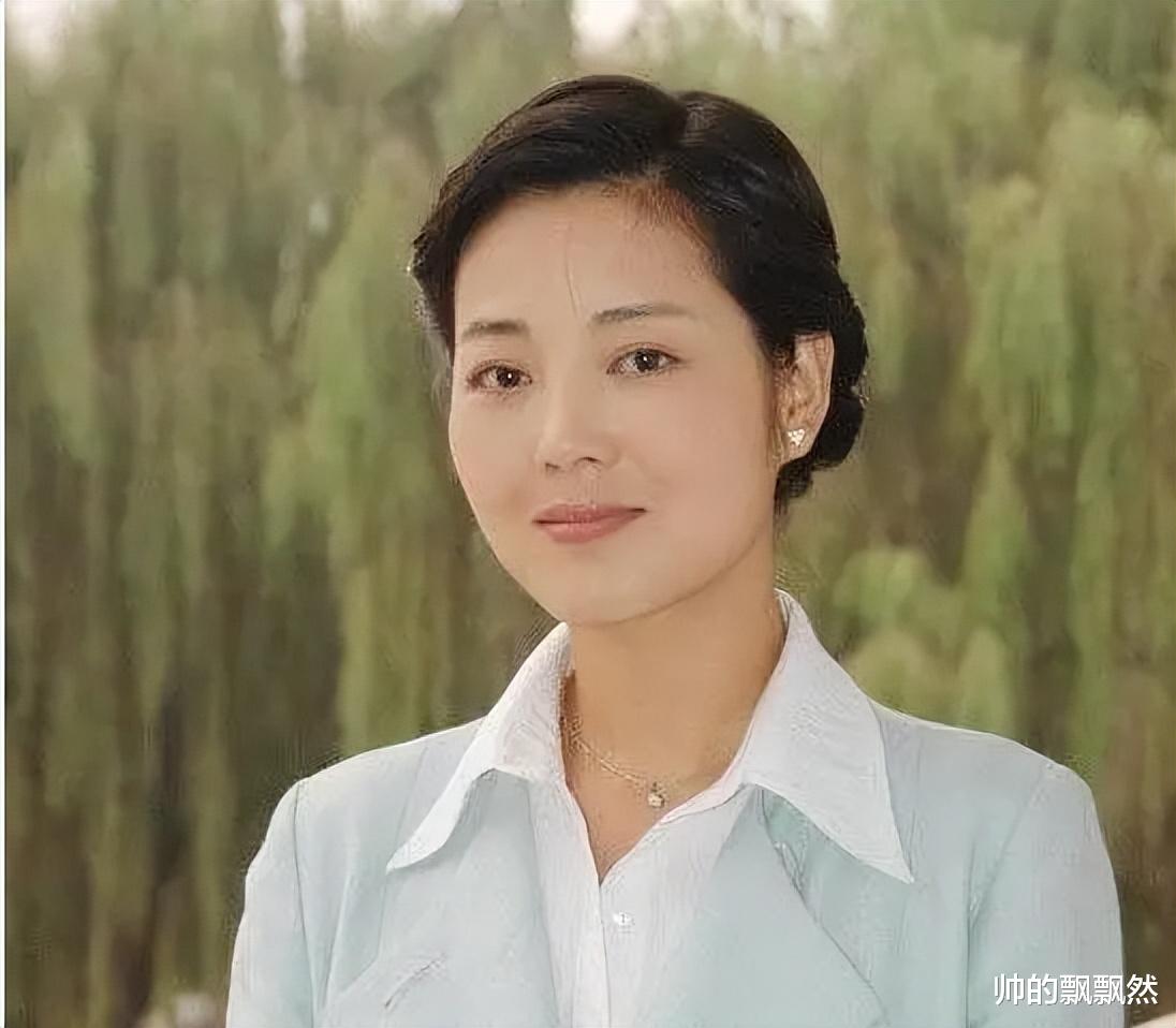 王茜华|著名演员王茜华:这辈子最正确决定,就是45岁高龄为小丈夫生儿子