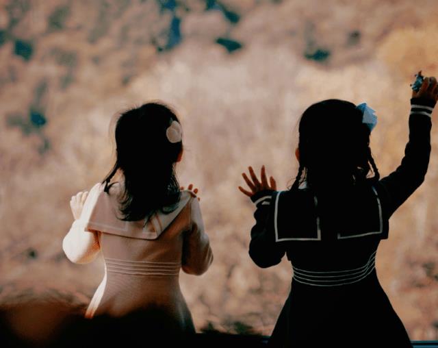 谢娜|谢娜事业有新进展！张杰耐心带娃爱心满满，隔空示爱妻子