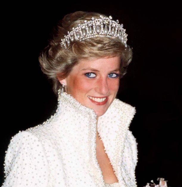 发型 戴安娜王妃20个发型演变史！闪亮美貌与高贵气质经久不衰