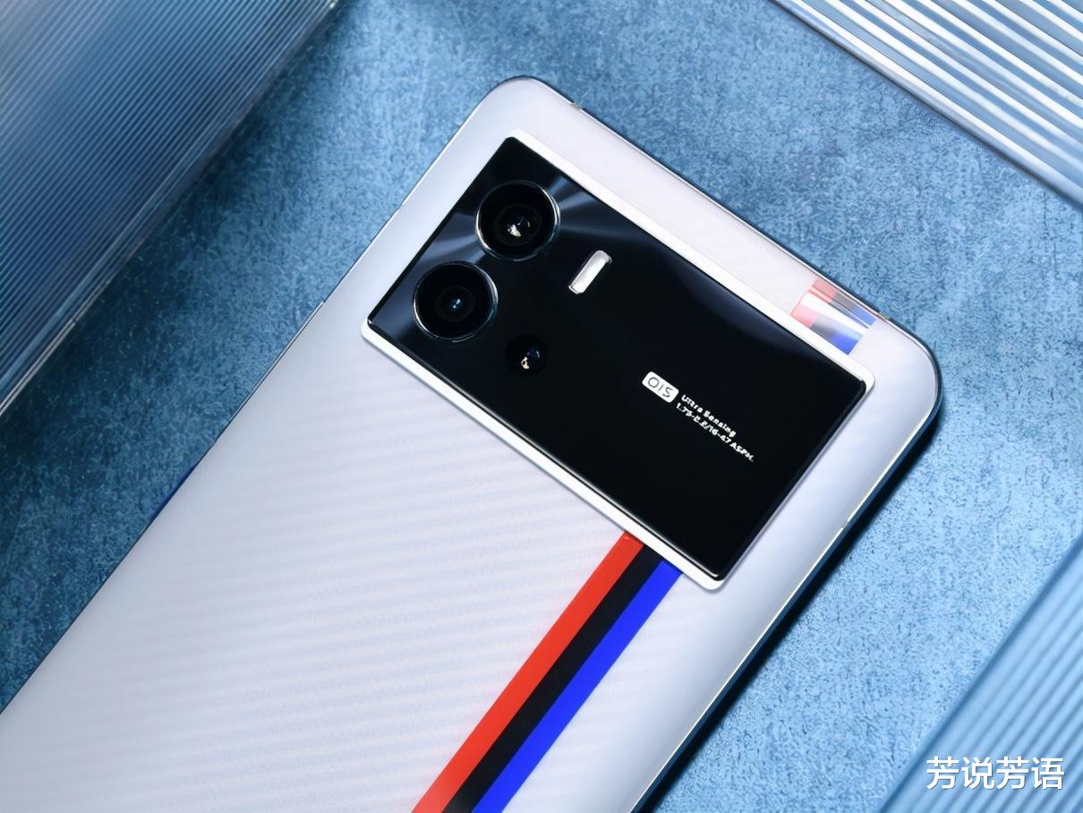 iqoo|发布两个月下跌500元,E5直屏+120W快充+骁龙8,游戏旗舰大跳水