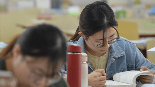 清华大学|“你愿意和专科生恋爱吗”？采访了清华学生，答案现实又扎心！