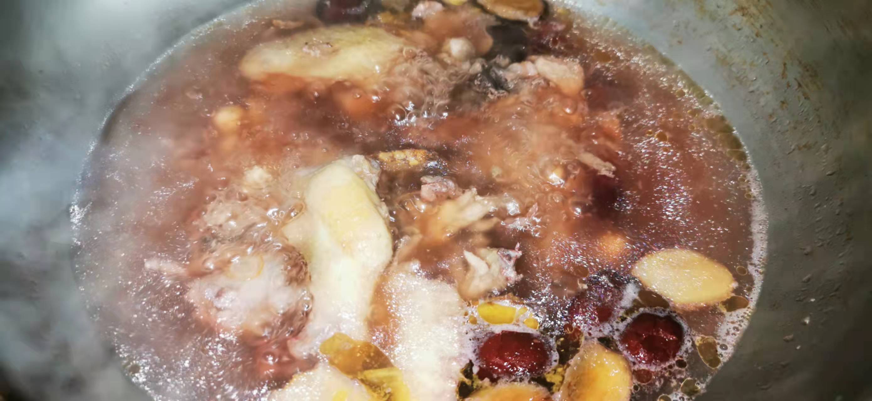 女人过了40岁，别舍不得吃，三天两头就喝一碗，脸色红润气质佳