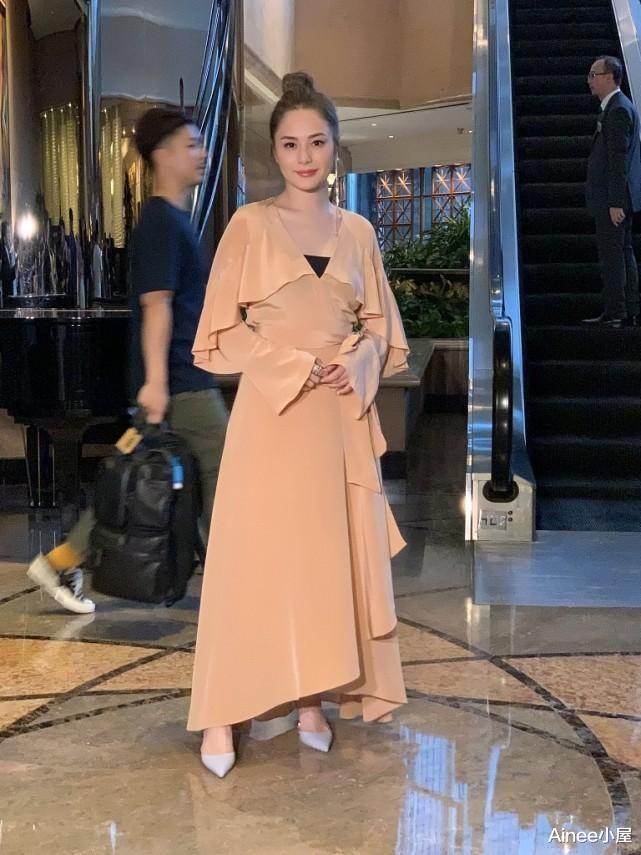 阿娇|阿娇阿Sa都穿裙子，看出身材差别，收腰有多重要一目了然