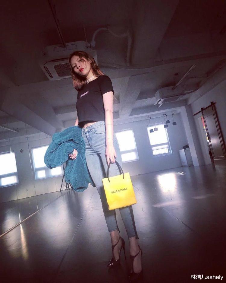 豆角 泫雅爆炸头撞脸步惊云？不愧是时尚达人，什么发型都能hold住