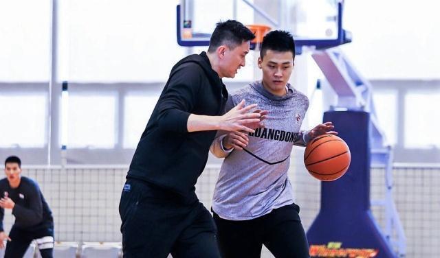 广东男篮|汤杰和刘权标打首发，广东男篮为什么出现这种阵容，是有原因的
