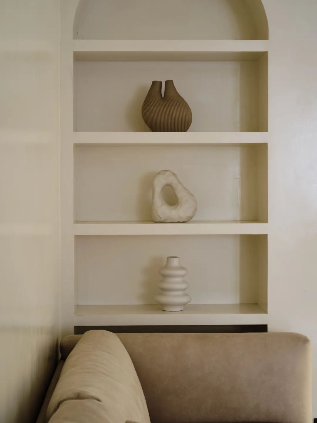 95后83㎡婚房设计,奶油色艺术涂料,让家告别喧嚣,享受自在与舒适!