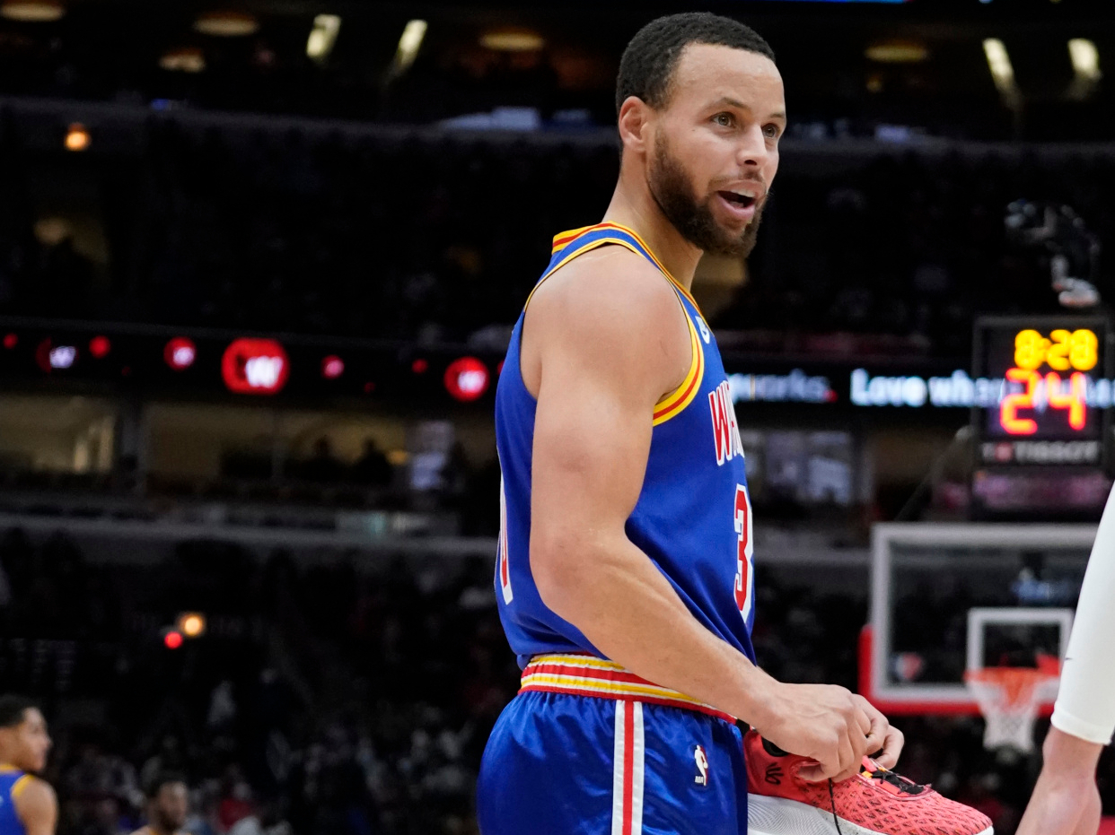 井山裕太|上半場(chǎng)20分，下半場(chǎng)1分！勇士42分大勝，維金斯卻露餡了