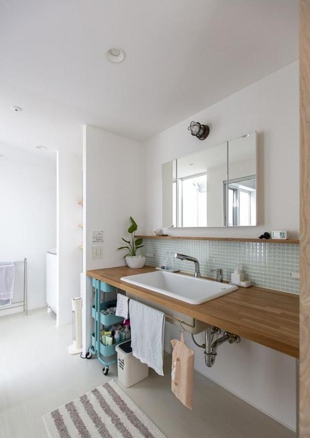 只是在洗漱台砌堵隔断,立马多块收纳区,不占1集中储物显整洁!