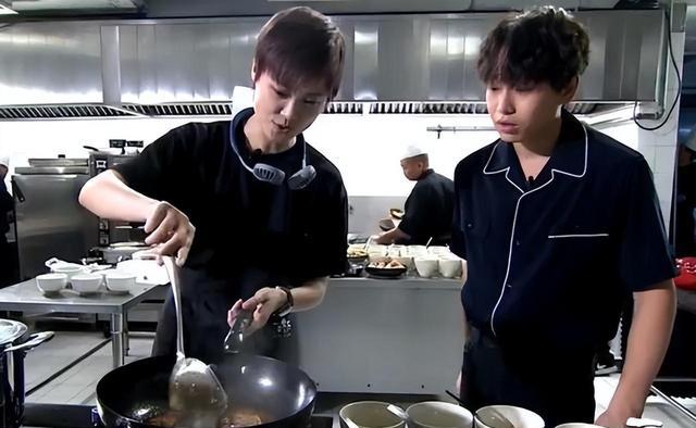 李宇春|李宇春自曝“超女”后陷入自闭，失去正常生活，让父母都为之崩溃