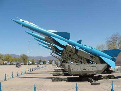 俄罗斯出动305导弹，威力堪比广岛核弹，摧毁援乌物资