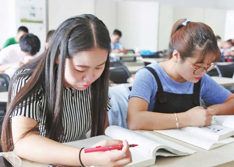 求职|毕业求职才知道，文科生和理科生待遇大相径庭，选错后悔都来不及