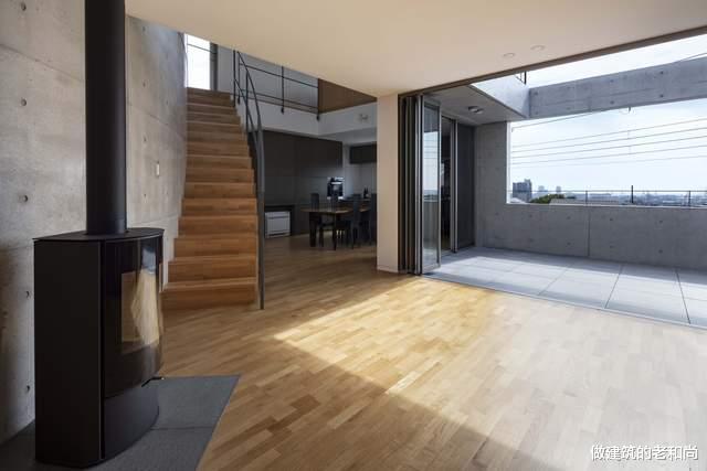 清水混凝土构筑的日本住宅:与场地形状相对应的空间设计