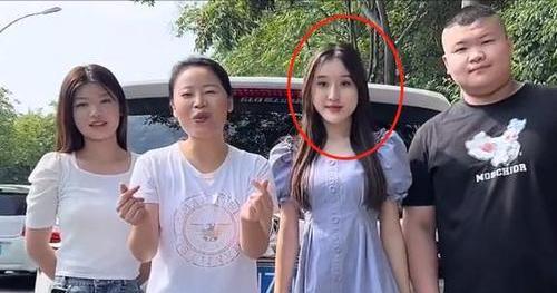 草帽姐给亲家送两卡车礼!两头牛有特殊寓意,疑为兑现当初诺言?