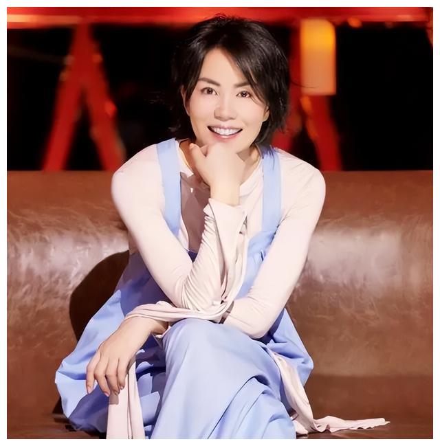 王菲|秃头、油腻，身材走形的窦唯，当初凭什么俘获天后王菲？