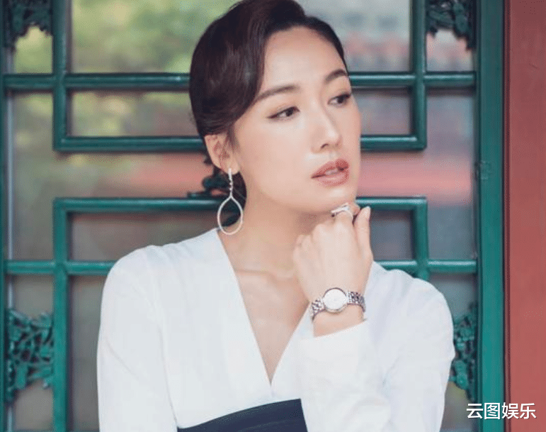 李施嬅|李施嬅独自看病不见未婚夫，疾病缠身变大小眼，将做第2次手术