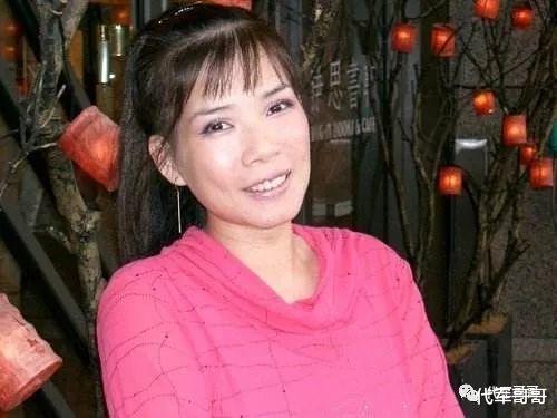 粉红色的回忆|她凭《粉红色的回忆》爆红，28岁嫁给粉丝，如今为何销声匿迹了？