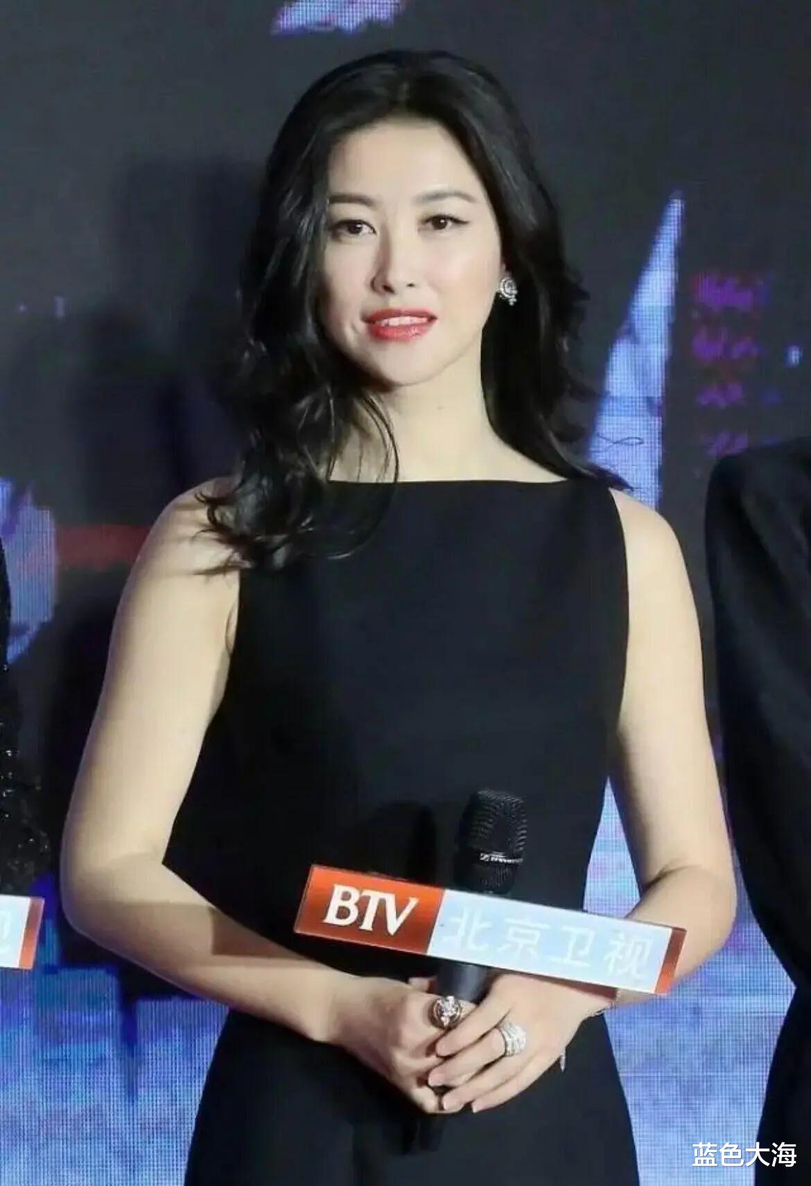 朱珠|王鸥也算是气质美人，为啥站在朱珠边上就不出彩了？