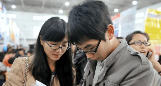 求职|985研究生找工作遇冷，理由叫人难以接受，35岁壁垒何时能被打破