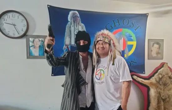 邪教|好莱坞当红小鲜肉被爆搞邪教!在家设祭坛,堆满枪支毒品,洗脑虐待12岁少女