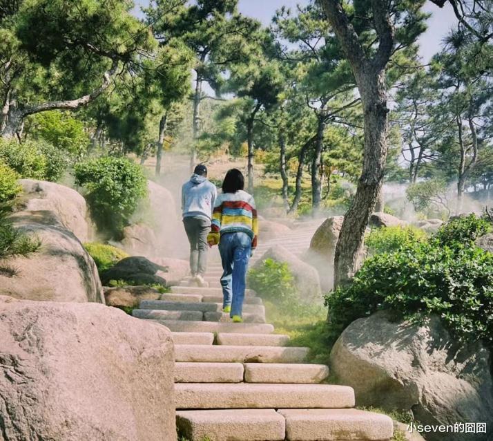 李亚鹏|李亚鹏一岁女儿正面照曝光,被调侃长得像王菲,一家子像三代人