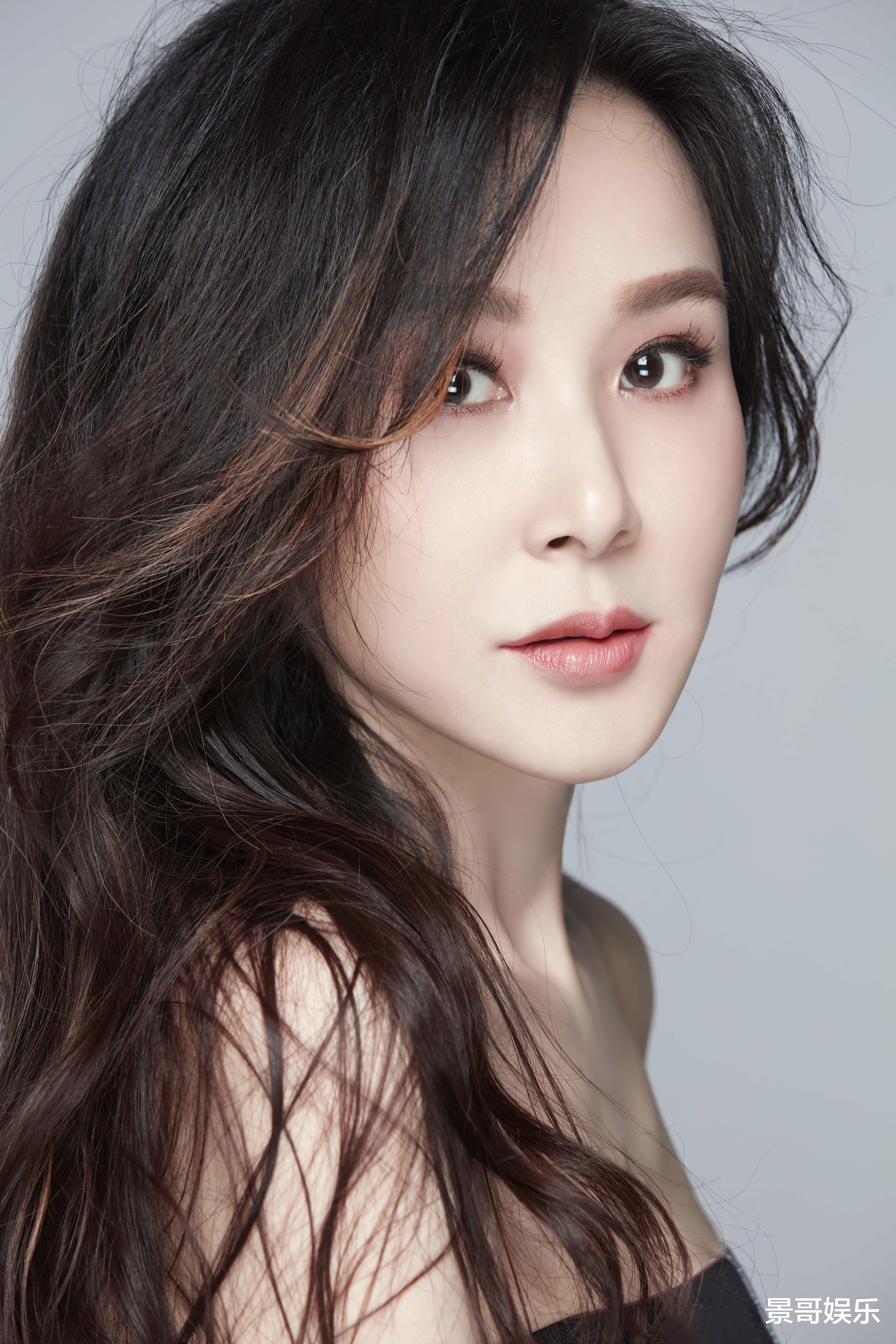 萧蔷|54岁台湾美女萧蔷大方认爱，过往12段恋情皆以失败告终