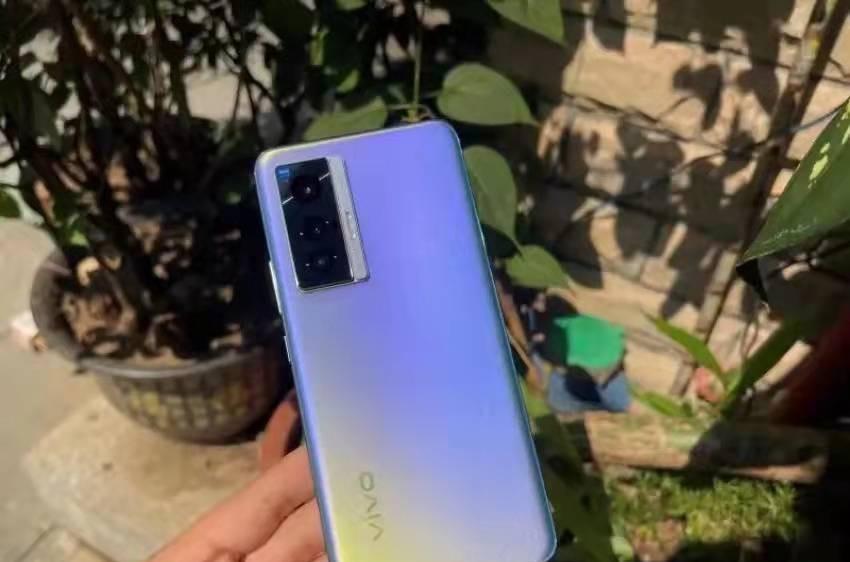 芯片|上市仅4个月，跌价1000元，微云台主摄+6nm芯片+4400mAh