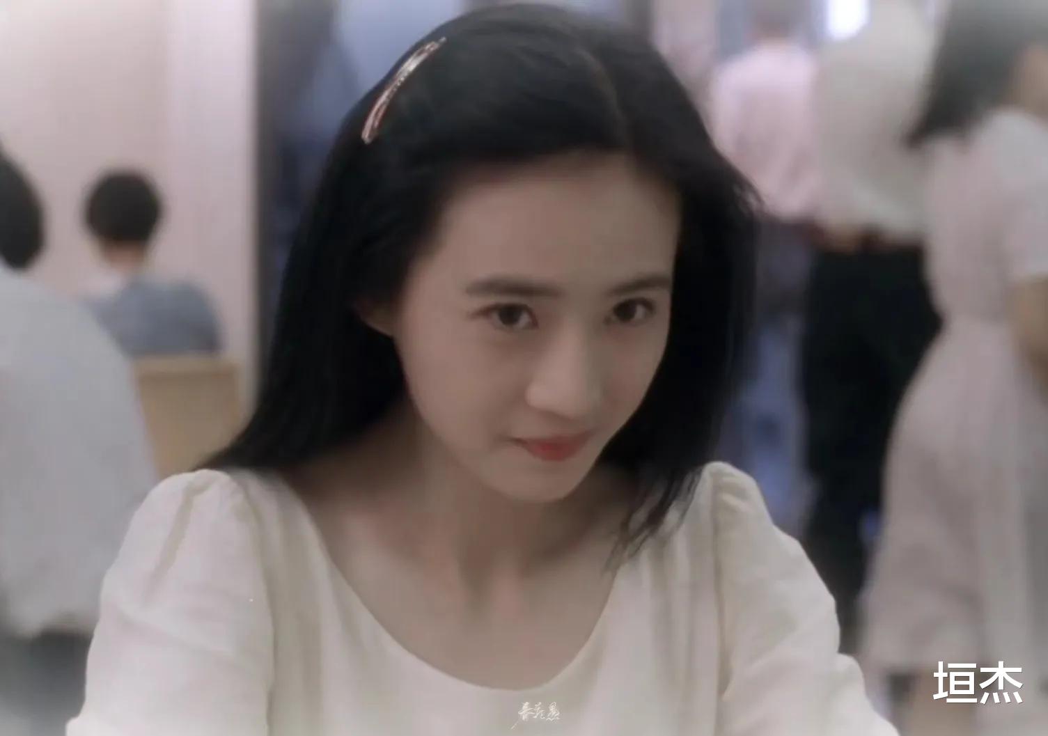 桑妮|寡淡路人脸就别硬吹“小白花”,6位女星告诉你,什么叫楚楚动人