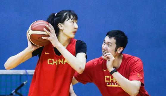 女篮|女篮5核心崛起，2米07中锋在WNBA轰出全队最高，姚明郑薇都笑了