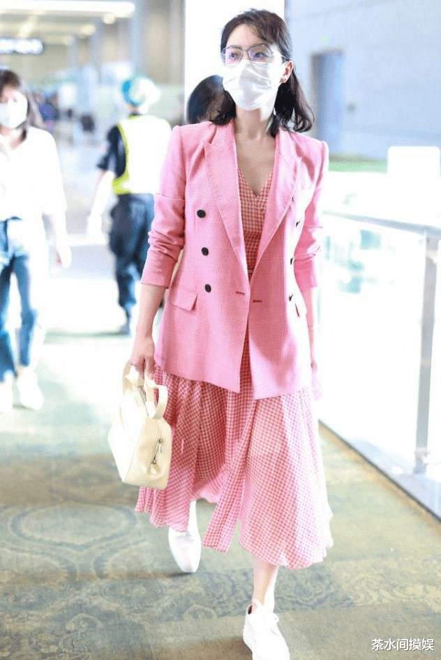 秦岚|高颜值也难驾驭粉色!杨幂胖20斤,刘涛变五五分,刘嘉玲扮嫩失败