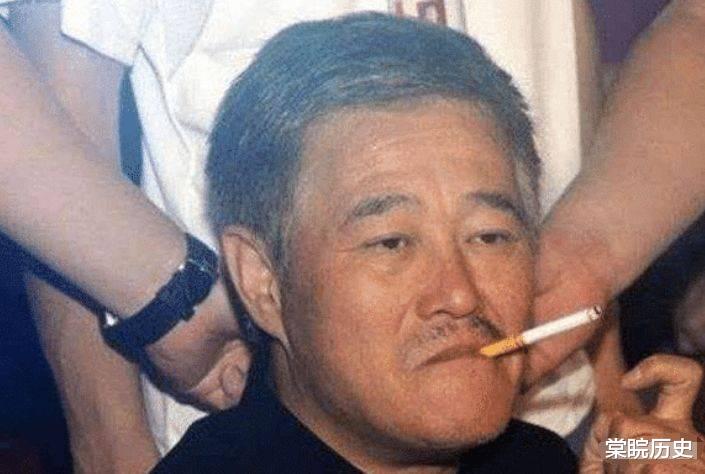 赵本山|本山辉煌时期有多牛?怀中抱美人不算什么,最后一张图才叫霸气