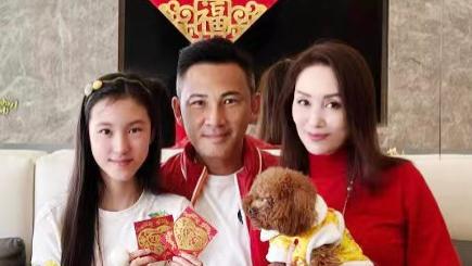 郭可盈|郭可盈春节晒全家福，13岁女儿为父母敬茶，豪宅装修曝光敞亮大气