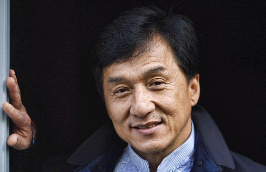 成龙|成龙花6000万拍《奇迹》，集合近50位明星，如今被指“三观不正”