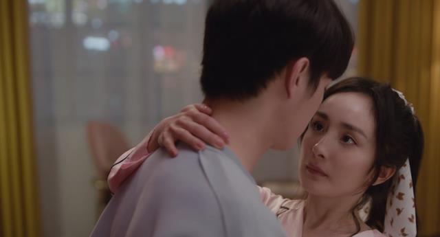 我们的当打之年|摇头晃脑,台词硬挤,《我们的当打之年》男主将演技炸裂玩出花了