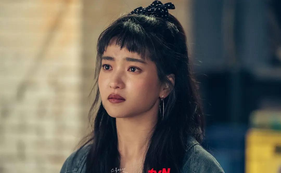 韩剧|6年前出演19禁的小配角,如今主演了2022年第一部韩剧爆款