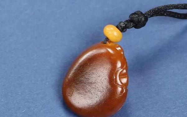 翡翠|和田玉的包浆之谜，新疆籽料真的能盘出包浆吗？