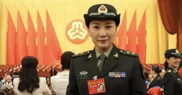 威尼斯电影节|她是毛新宇妻子,口罩遮不住高颜值,如今儿女双全,生活很幸福