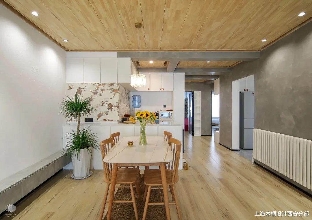 红砖用到家里原来这么酷,油工师傅都说“像风吹过的感觉”