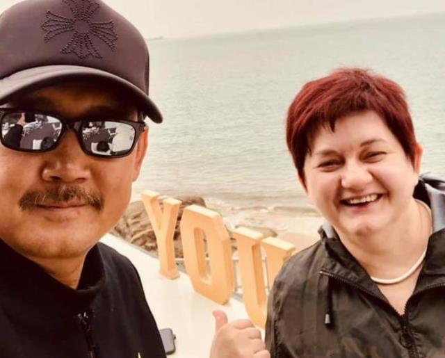 李崇霄|演员李崇霄突然去世,生前与妻子合照曝光,两人同框超有爱