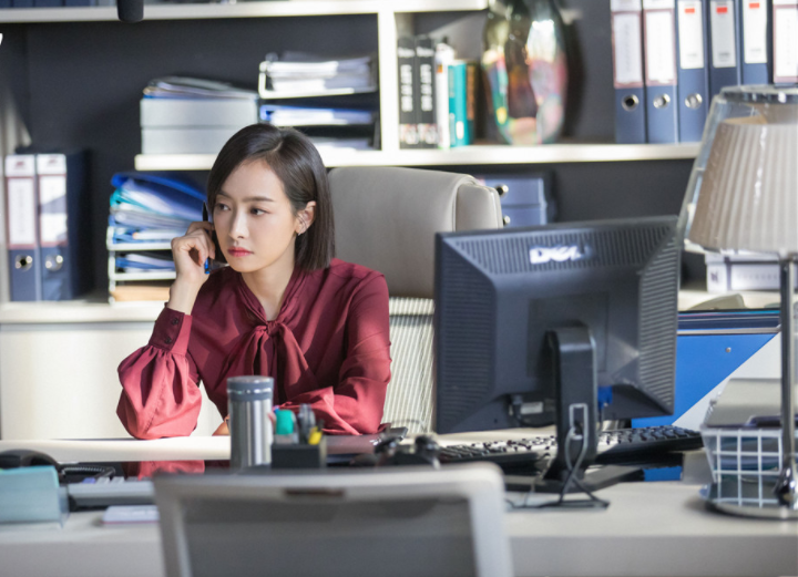 |女毕业生准时下班,被领导批评“踩点走”,众网友意外站领导这边